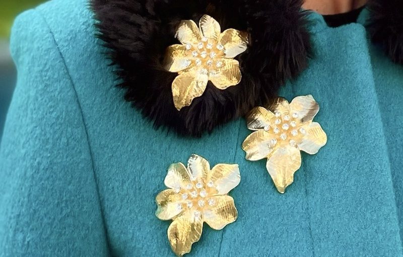 A Comprehensive Guide to What’s A Brooch: Timeless Elegance